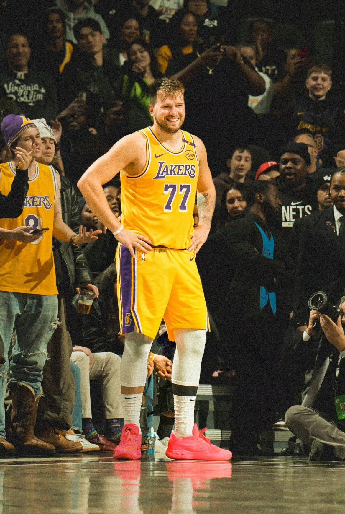 包含重要助攻首场状态出色，湖人观众沸腾！，凯恩重返赛场热度持续攀升的词条