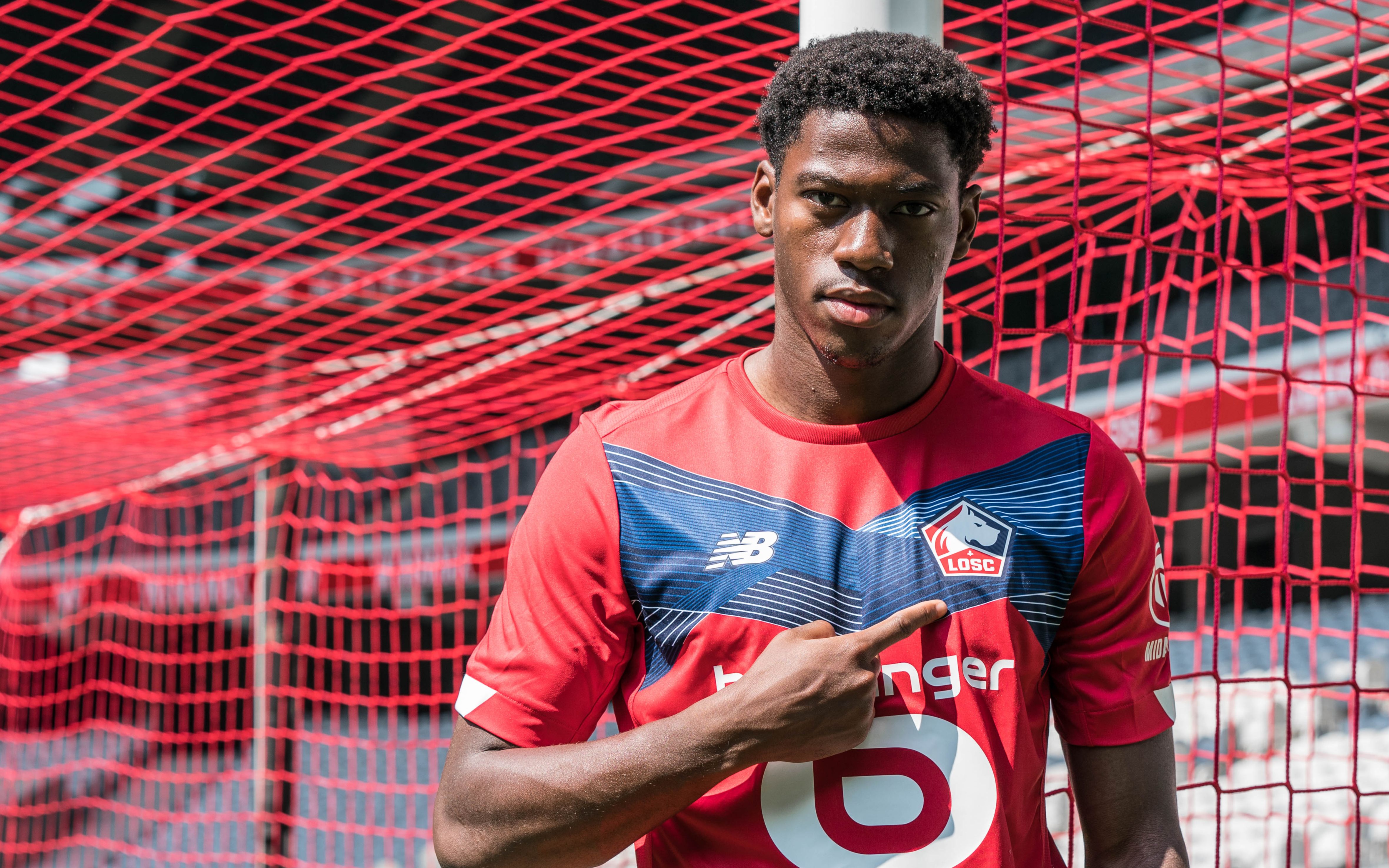 九游游戏中心网页版-切尔西核心球员被曝转会传闻，引球迷热议，状态网站发展.-九游游戏中心网页版