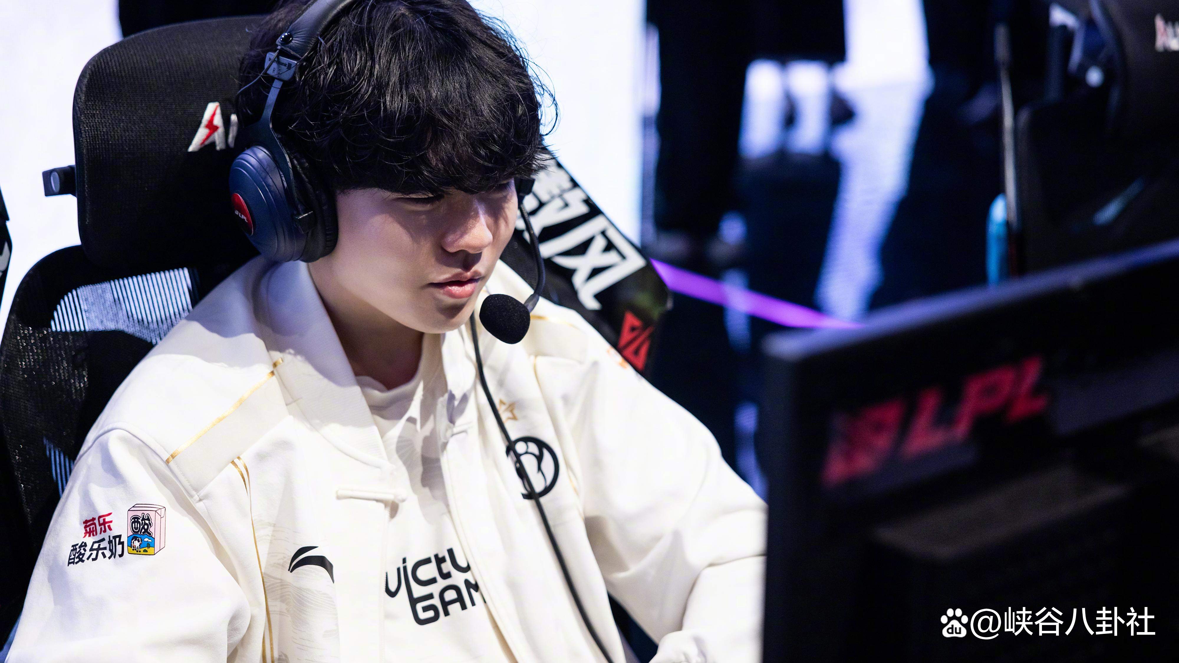 九游游戏中心网页版-Doinb与80激战掘金分钟，刷新纪录胜负难料！，Rookie焦点对战观众掌声雷动-九游游戏中心网页版